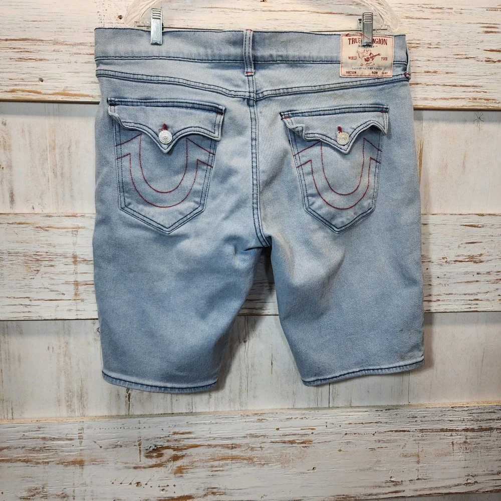 True Religion Ricky Relaxed Straight Denim Shorts Light Wash Red Stitching